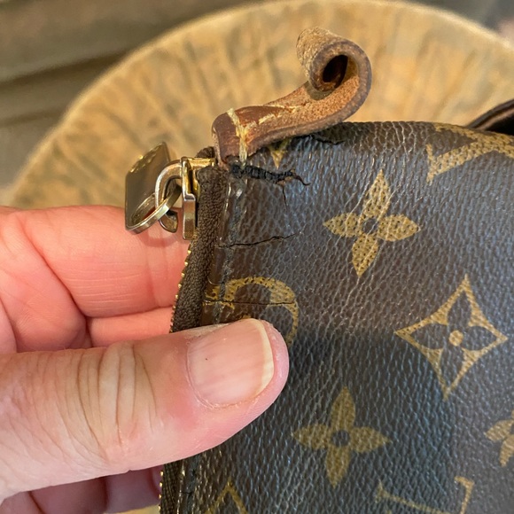 Louis Vuitton Authentic Bag - Picture 6 of 6